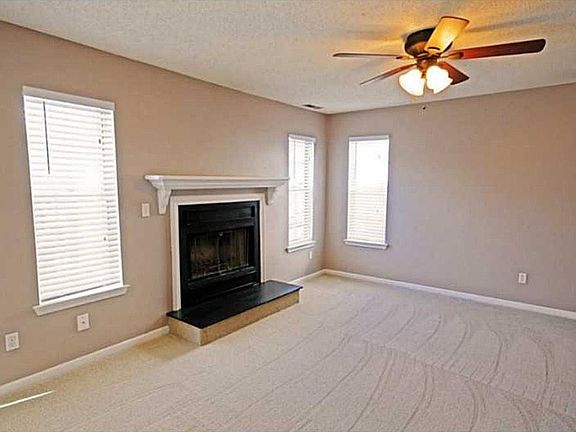 4th image of 104 Castilian Dr