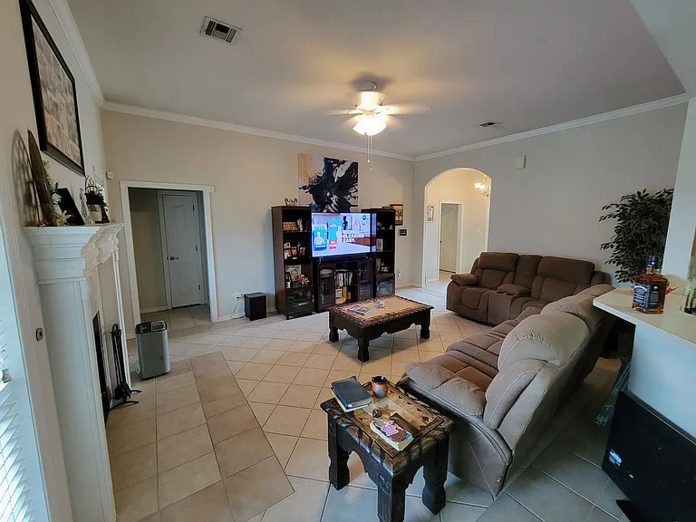 3707 Essen Loop — Photo 4
