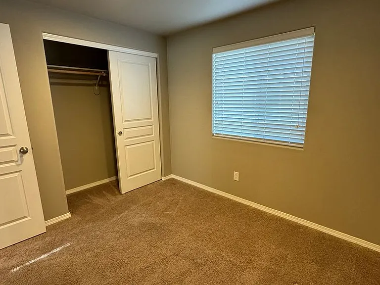 995 N Pacific Hwy #99 — Photo 11