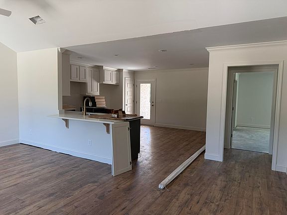 3rd image of 542 Brushwood Dr