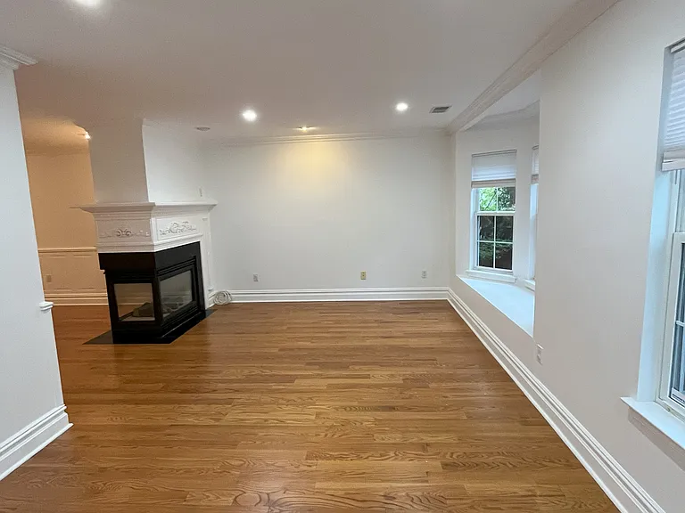 2417 Stanhope Ct — Photo 3