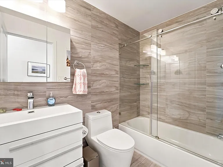 1729 Carpenter St #C — Photo 10
