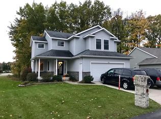 3825 Ravinewood Cir SE, Grand Rapids, MI 49508