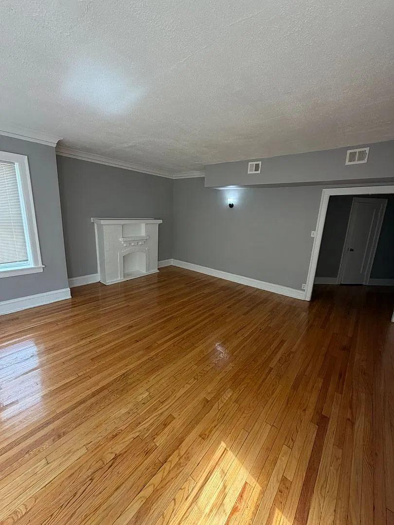 7945-47 S. Ellis Ave — Photo 4
