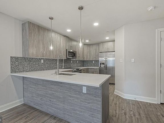 5th image of 1702 N Gratz St Unit 2