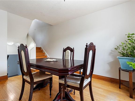 5th image of 7 Eden Park Dr