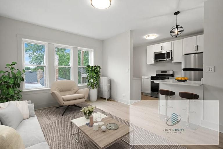 1st image of 3035-45 W Rosemont Ave #3045-2