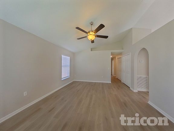 3rd image of 5852 Lake Front Dr