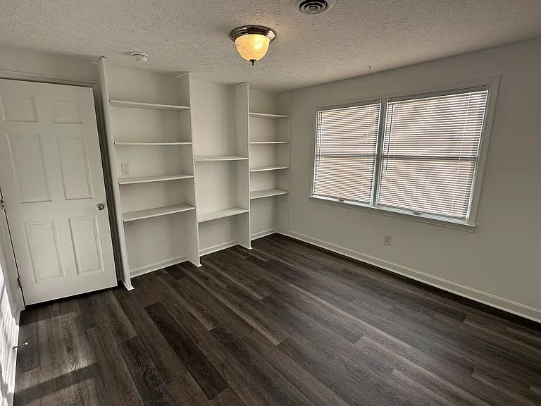 2500 S College Hills Dr — Photo 10