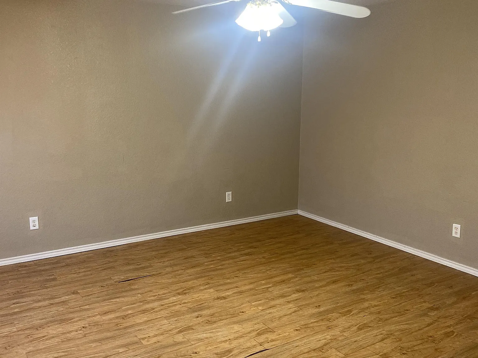 1310 Dugger - C — Photo 2