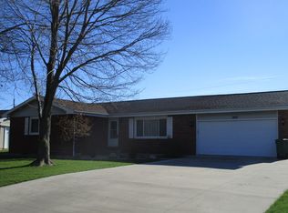 1207 Crestview Dr, Tuscola, IL 61953