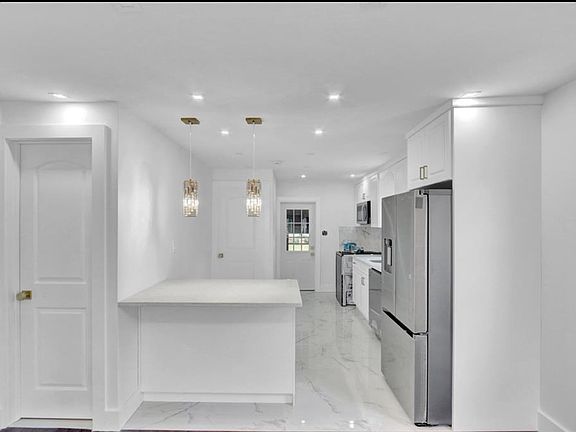 4th image of 57 Catherine Ave #1