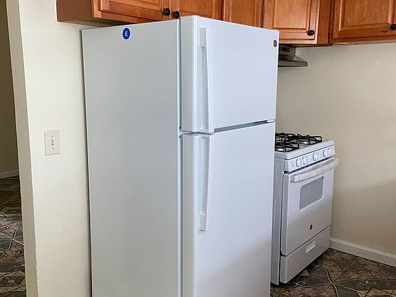 2nd image of 640 Buckeye St #4