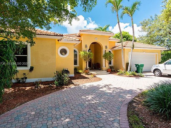 5th image of 2610 SW 112th Ct