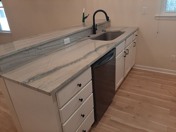 3rd image of 5567 Milne Blvd