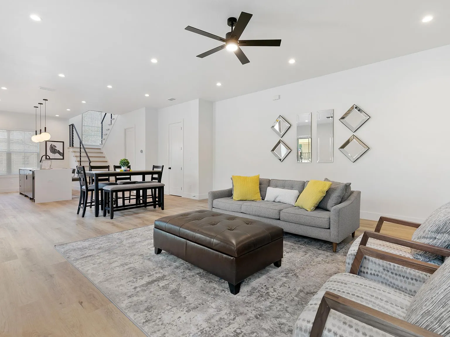 3 bed, 2054 sqft, $3,600 — Photo 3