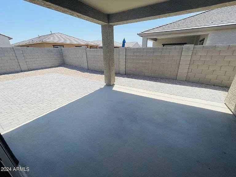 43691 W Yucca Ln — Photo 16