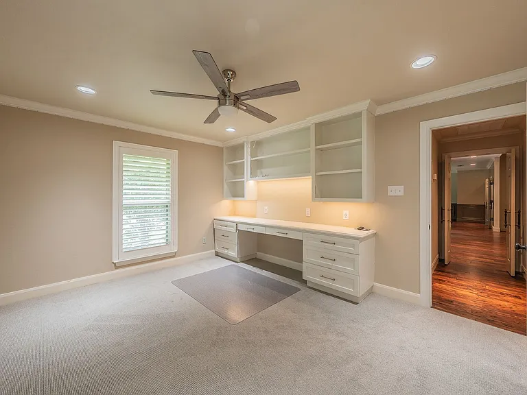 6724 Blue Meadow Dr — Photo 31