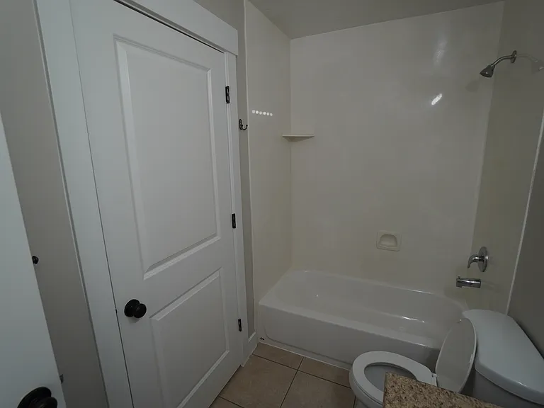 3 bed, 1.0 bath, 1092 sqft, $1,550 — Photo 8
