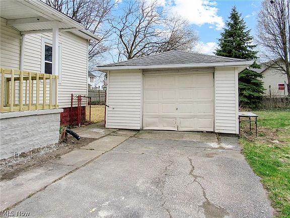 3rd image of 1039 W 21st St