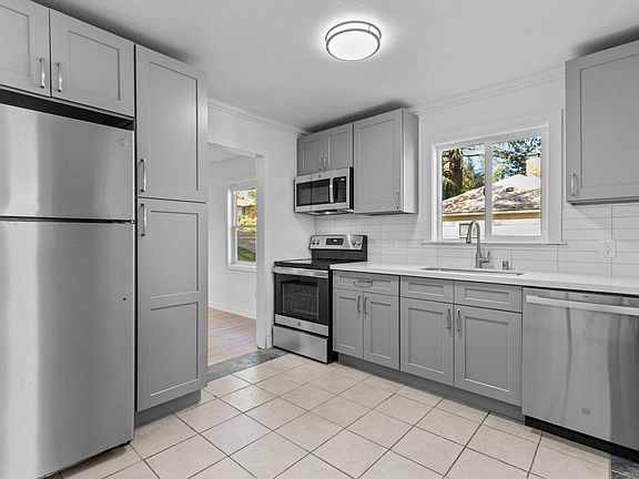 4th image of 9820 35th Ave SW