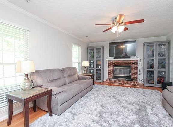 3rd image of 303 Glenora Dr