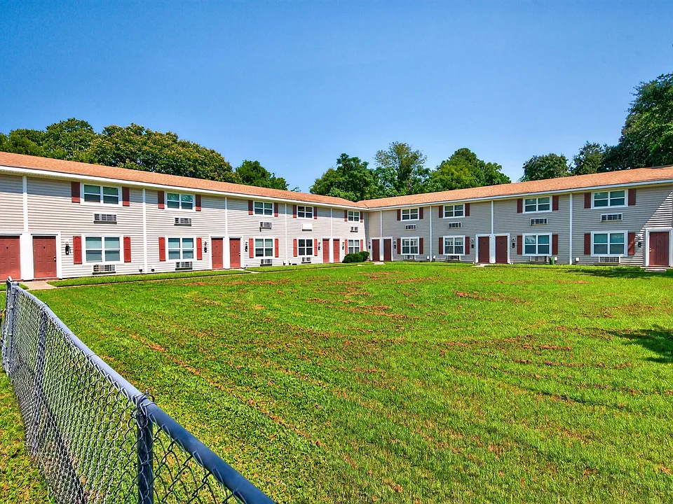 13 Hedge Ln