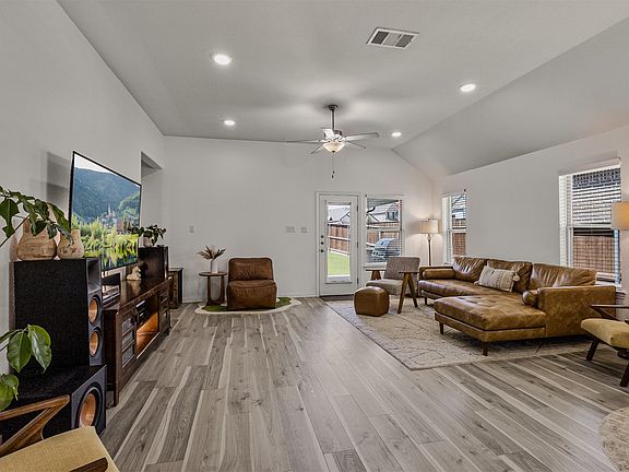 4th image of 2524 Solomons Pl