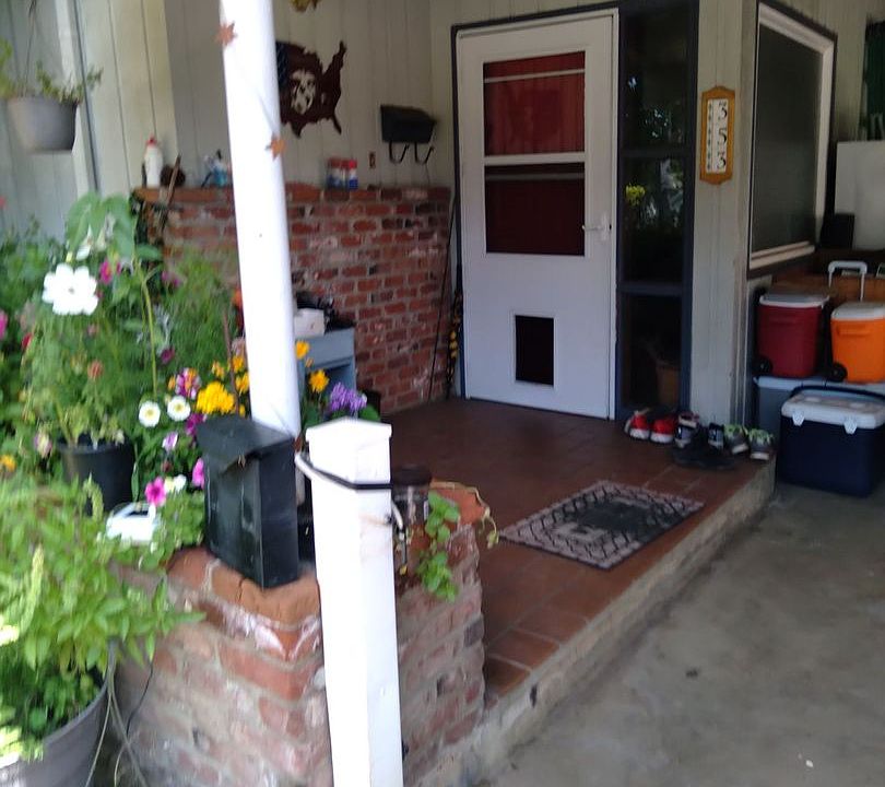 2nd image of 353 W Madrone St