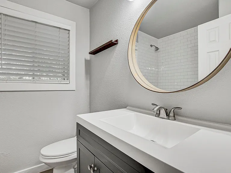 2414 Burleson Ct #B — Photo 17