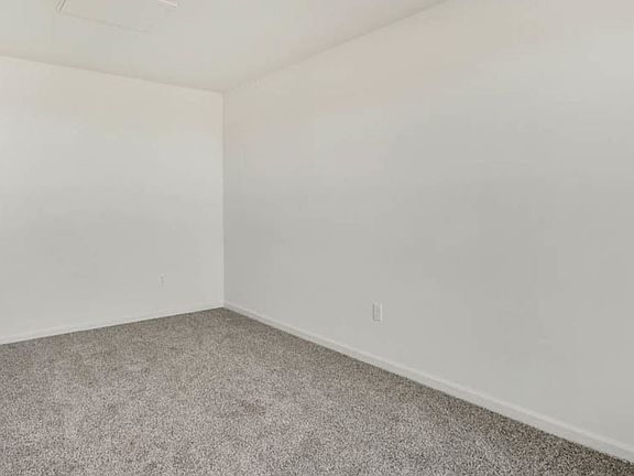 4th image of 2688 Arrowhead Dr