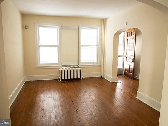 5th image of 568 E Chestnut St