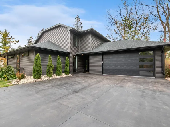 624 E Circle Ridge Pl, Sturgeon Bay, WI 54235