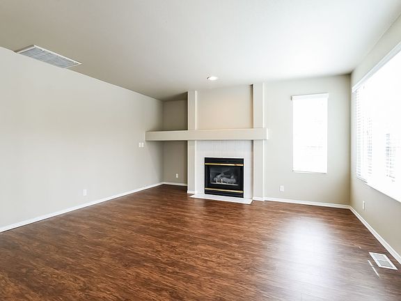 4th image of 6912 60th Pl NE