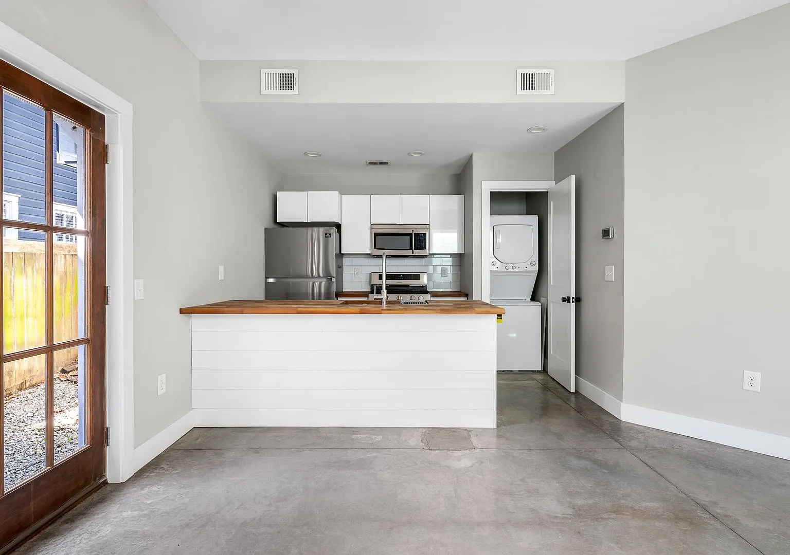 195 Smith Street, Unit B — Photo 4