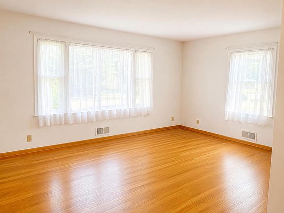 3rd image of 3438 9th AVENUE
