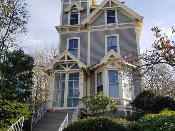 13 Pleasant St, Rockport, MA 01966
