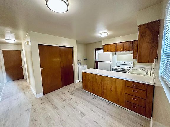 4th image of 320-326 Knowles St #322