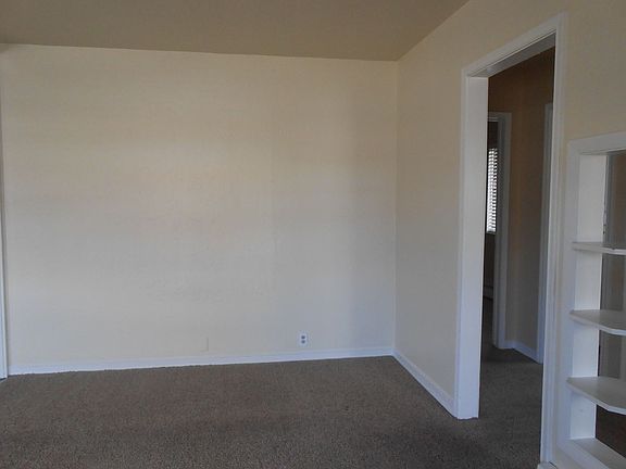 3rd image of 1051 Teller Ave