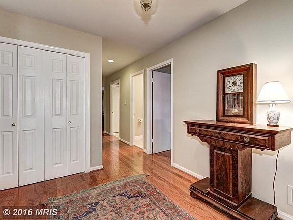 3rd image of 809 Woodley Dr