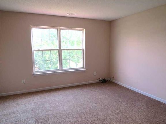 5th image of 10241 Draycott Ave