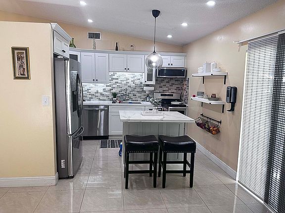 5th image of 8210 NW 44th Ct