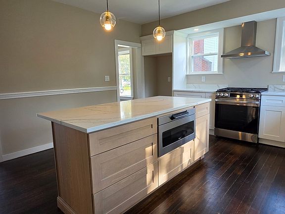 5th image of 10 Arbutus Rd