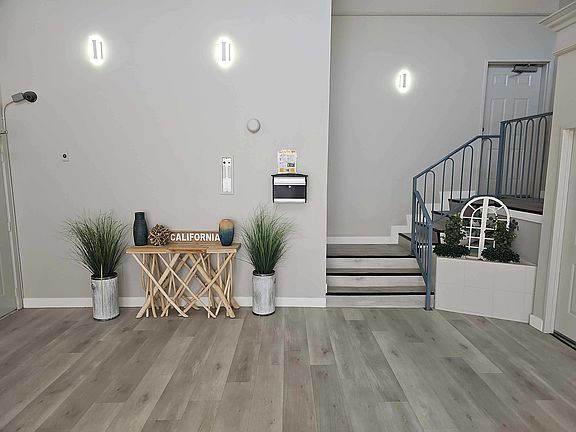 5th image of 5457 White Oak Ave #207