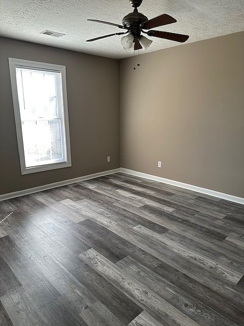 1st image of 107 Commerce Dr #1