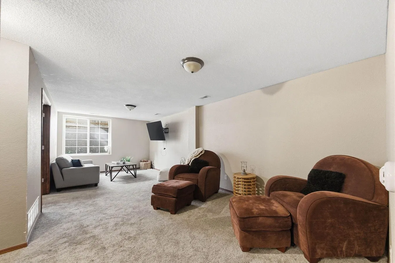 4 bed, 1932 sqft, $2,200 — Photo 4