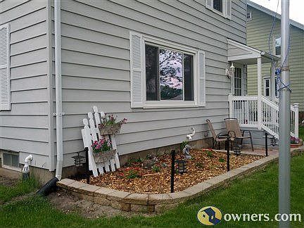 Flower bed/front of house