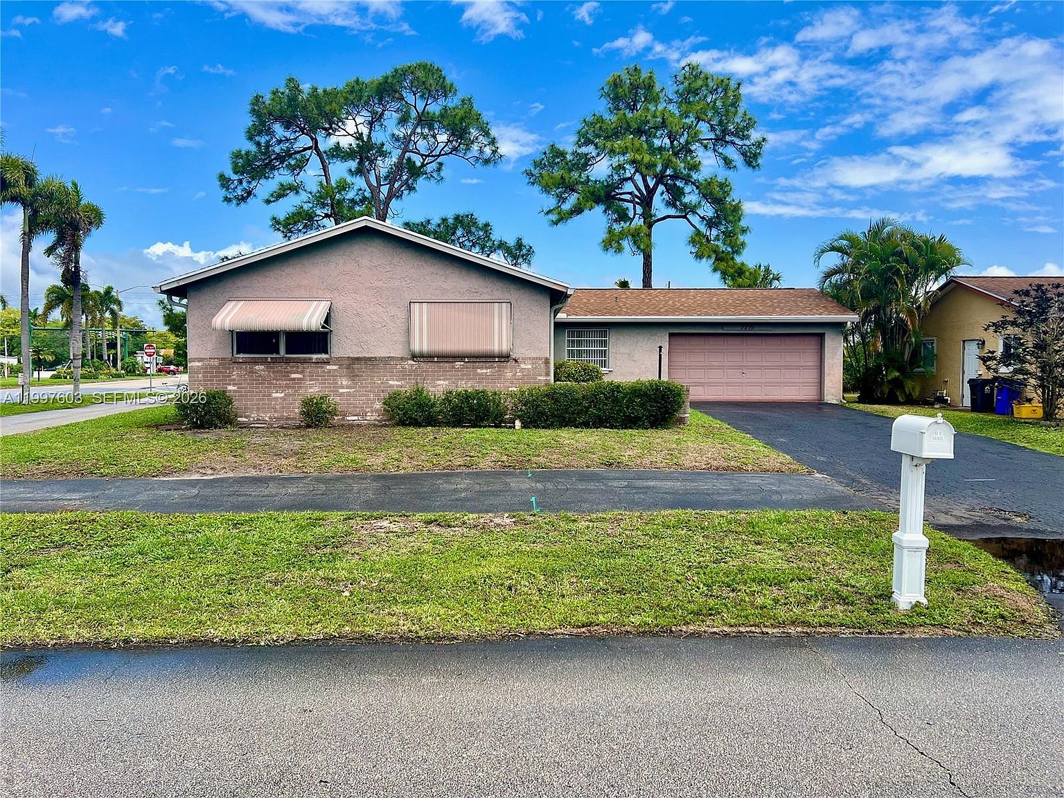 7275 Pine Manor Dr