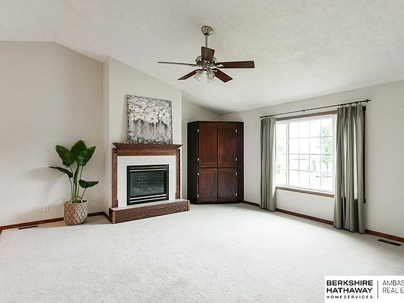 4th image of 21725 Hilltop Ave