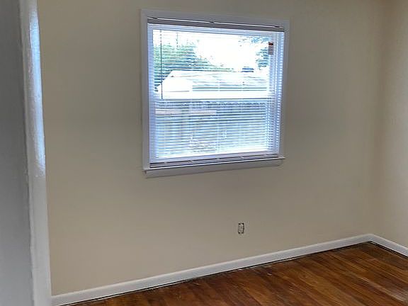 3rd image of 2839 Parsons Ave
